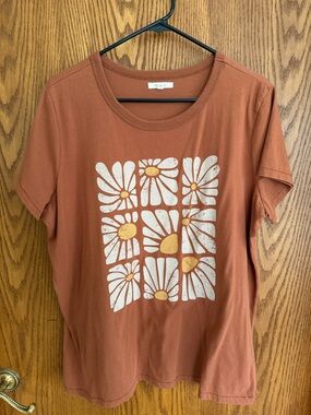Maurices Rust Crewneck Tee with Daisy Accent